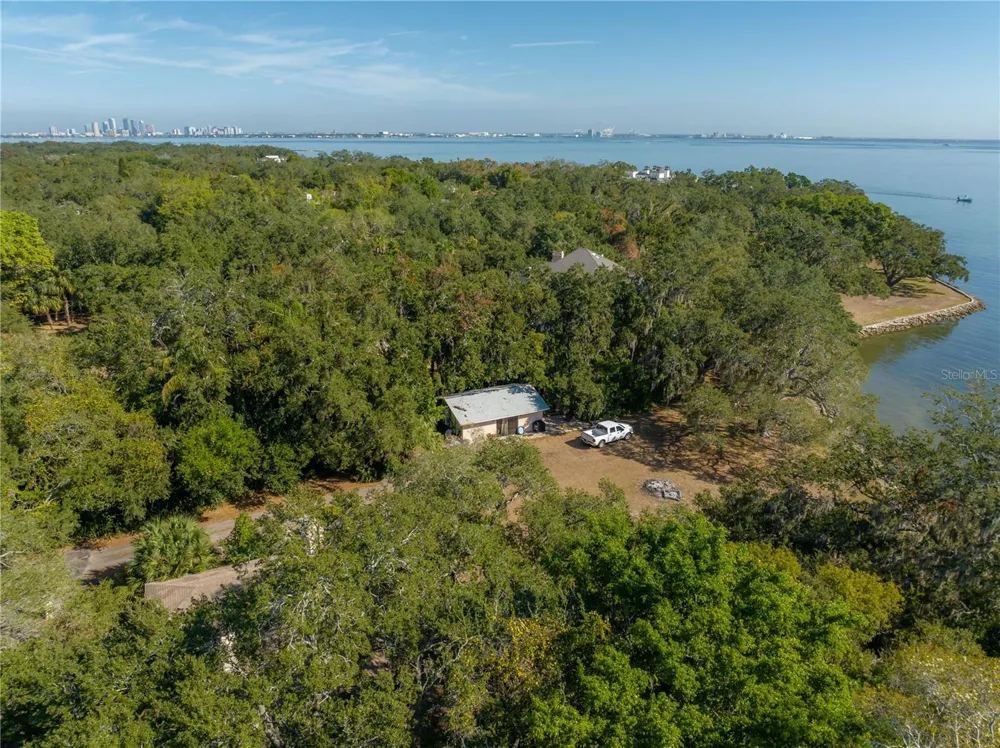 6210 BAYSHORE BOULEVARD Tampa, FL 33611