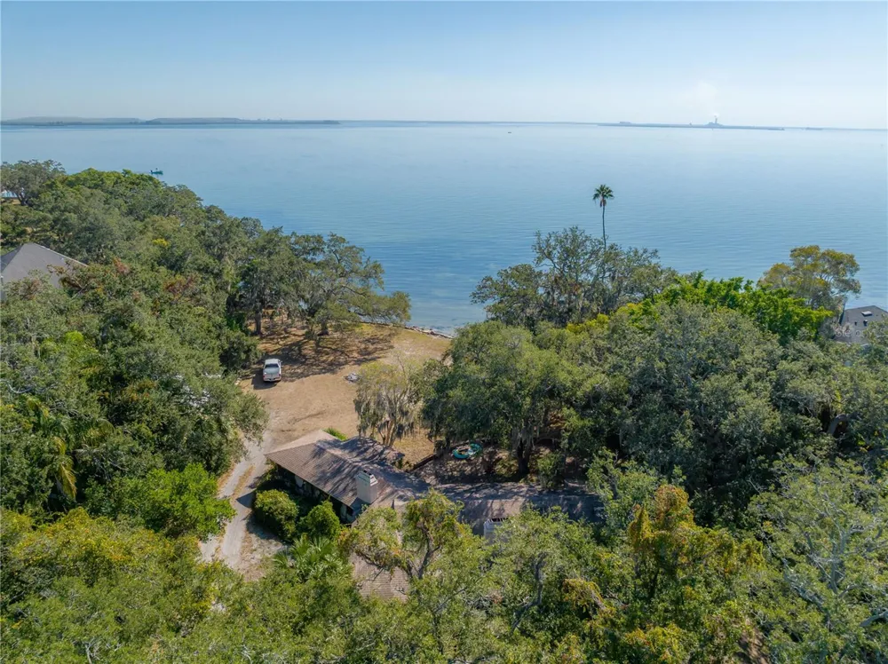 6210 BAYSHORE BOULEVARD Tampa, FL 33611
