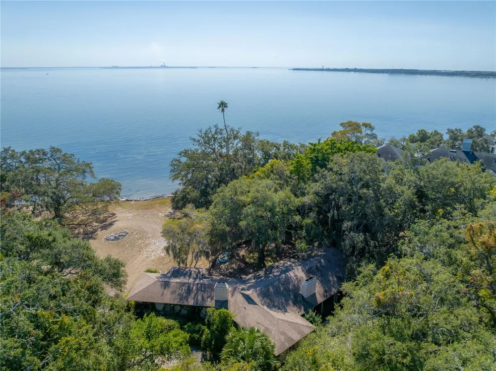 6210 BAYSHORE BOULEVARD Tampa, FL 33611