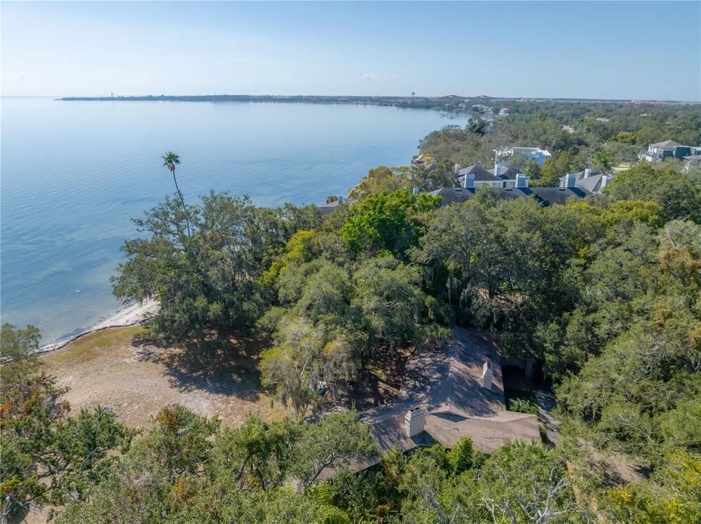 6210 BAYSHORE BOULEVARD Tampa, FL 33611