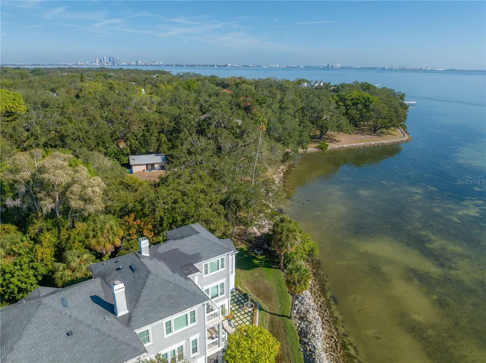 6210 BAYSHORE BOULEVARD Tampa, FL 33611