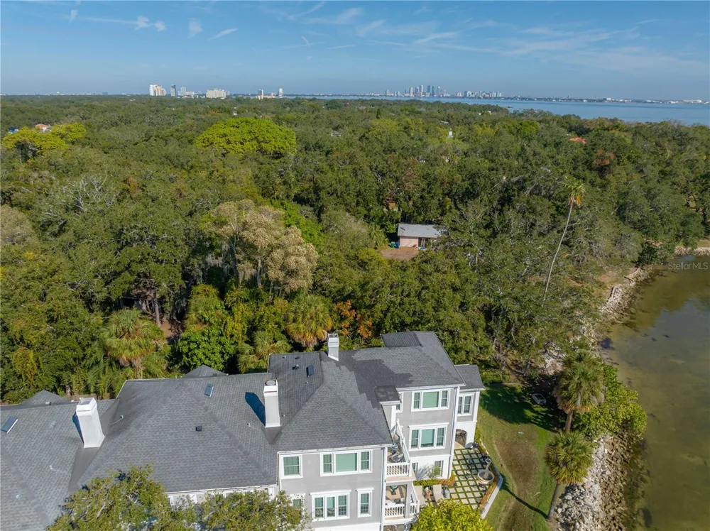 6210 BAYSHORE BOULEVARD Tampa, FL 33611