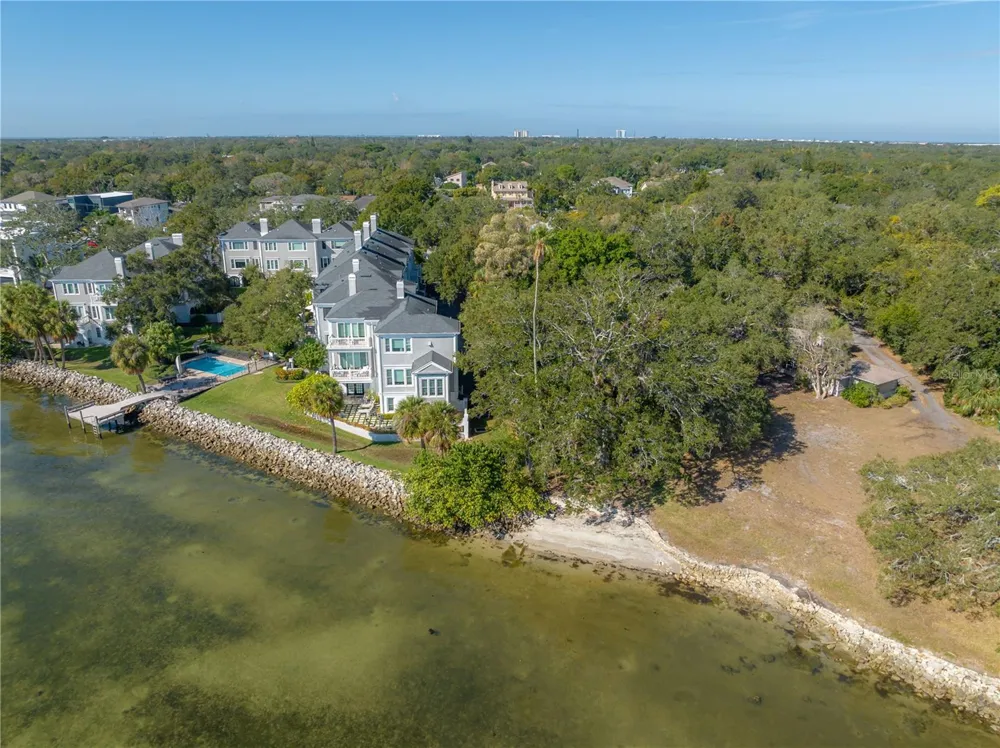 6210 BAYSHORE BOULEVARD Tampa, FL 33611