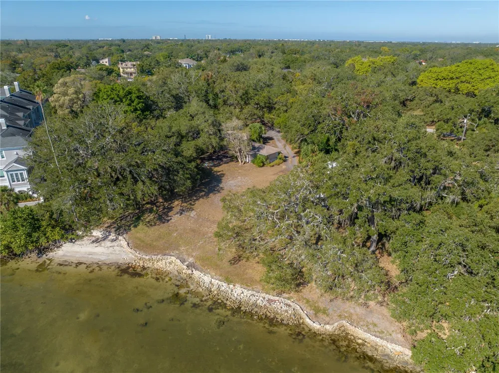 6210 BAYSHORE BOULEVARD Tampa, FL 33611