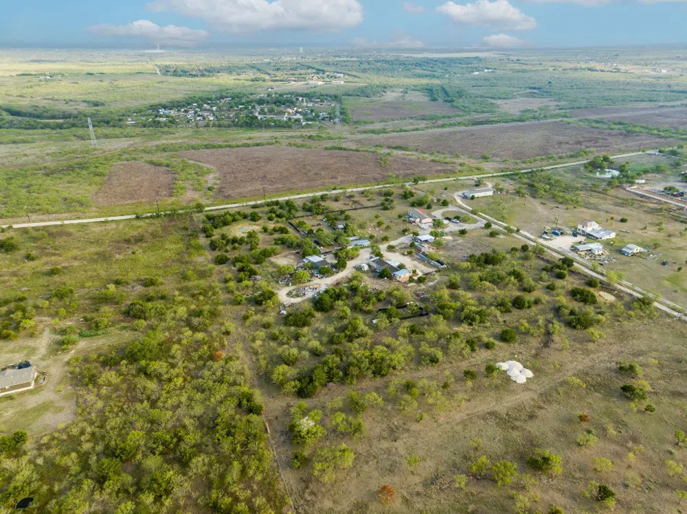 835 Tomahawk Trail Dale, TX 78616