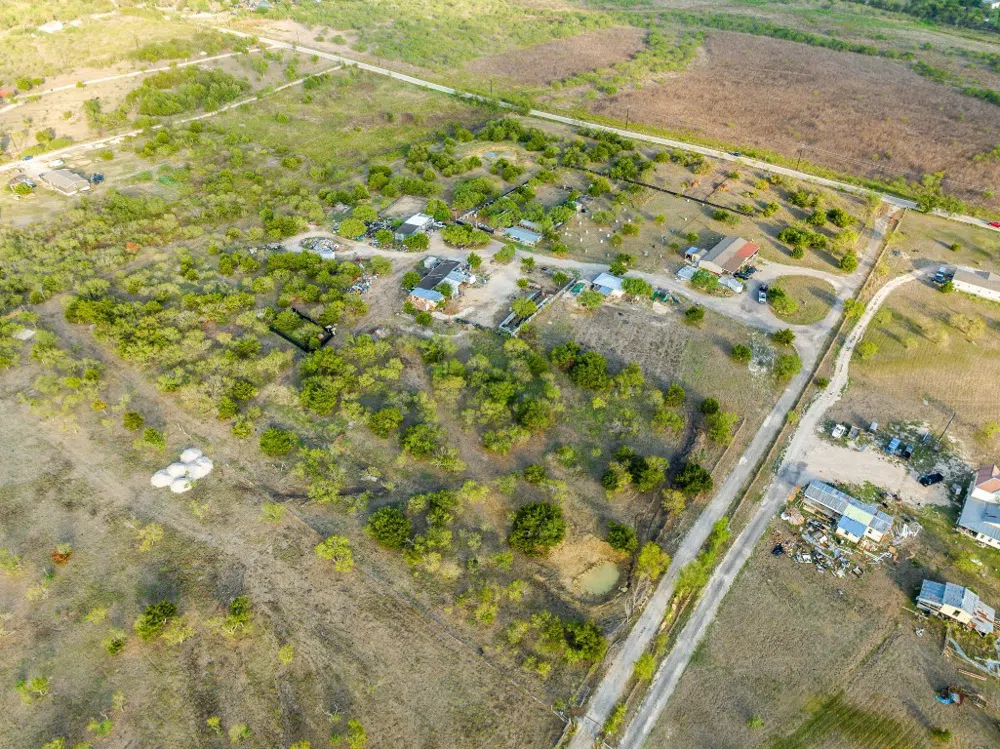 835 Tomahawk Trail Dale, TX 78616