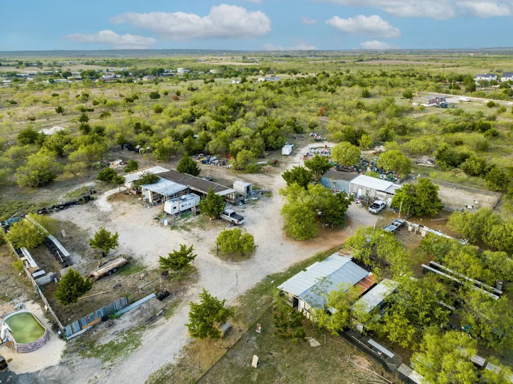 835 Tomahawk Trail Dale, TX 78616