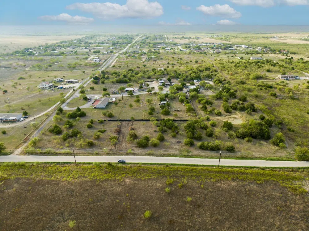 835 Tomahawk Trail Dale, TX 78616