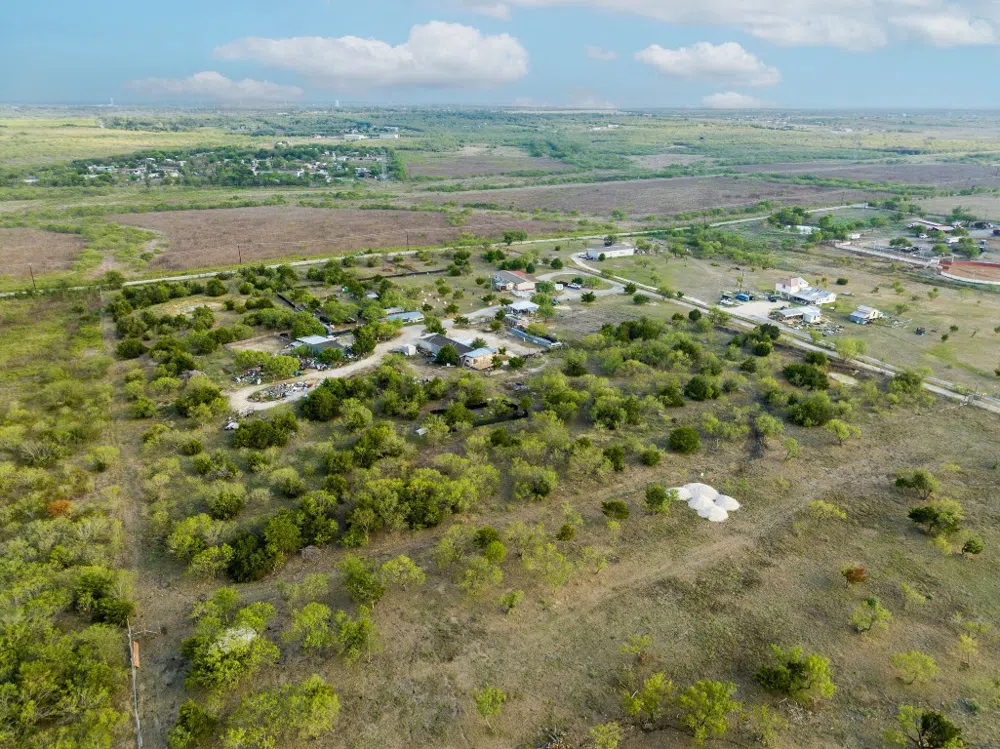 835 Tomahawk Trail Dale, TX 78616