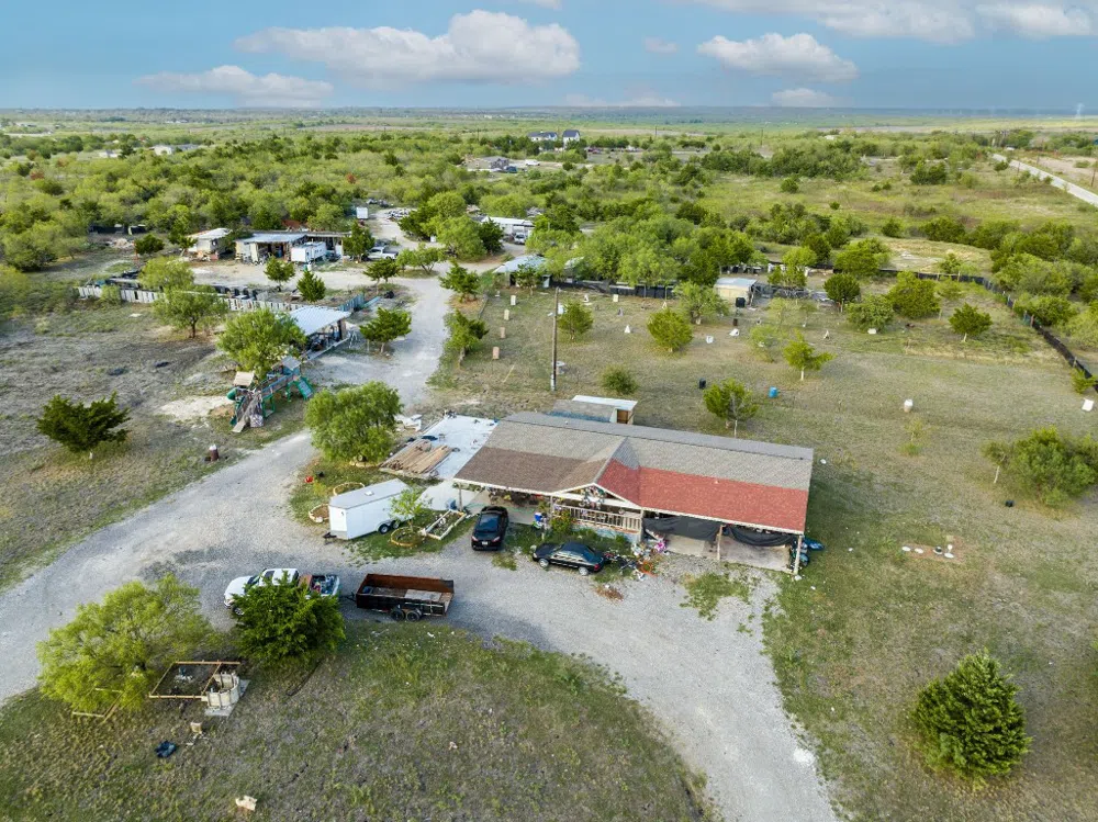835 Tomahawk Trail Dale, TX 78616