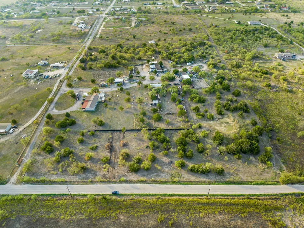 835 Tomahawk Trail Dale, TX 78616