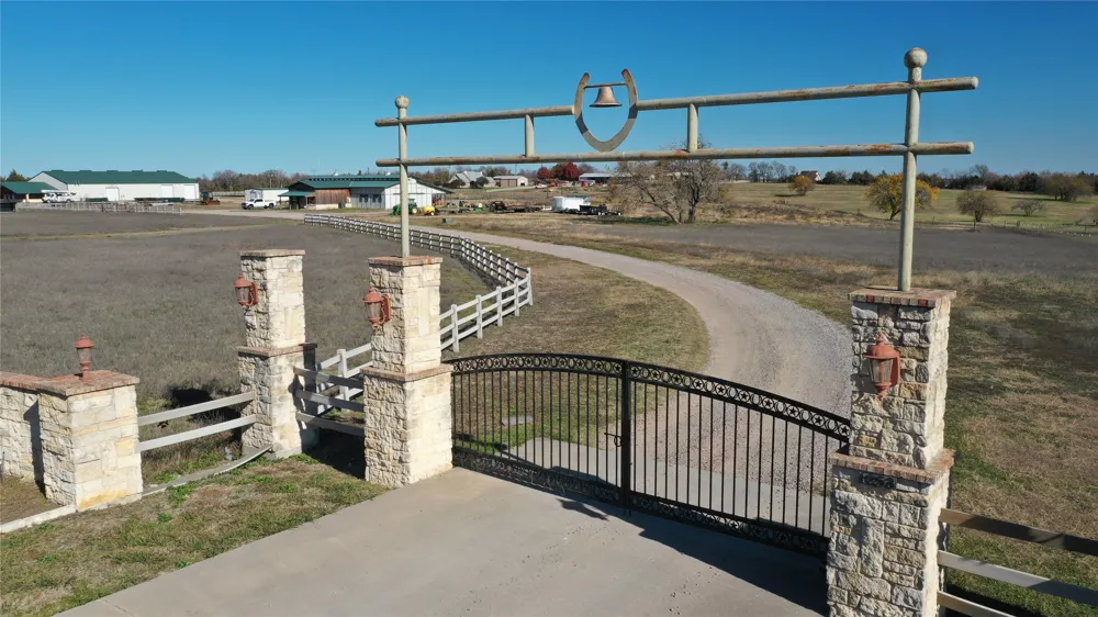 1253 HILL STREET Van Alstyne, TX 75495