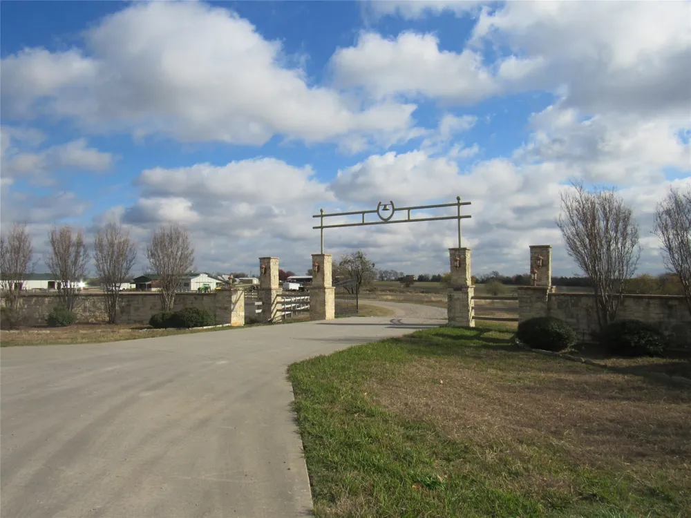 1253 HILL STREET Van Alstyne, TX 75495