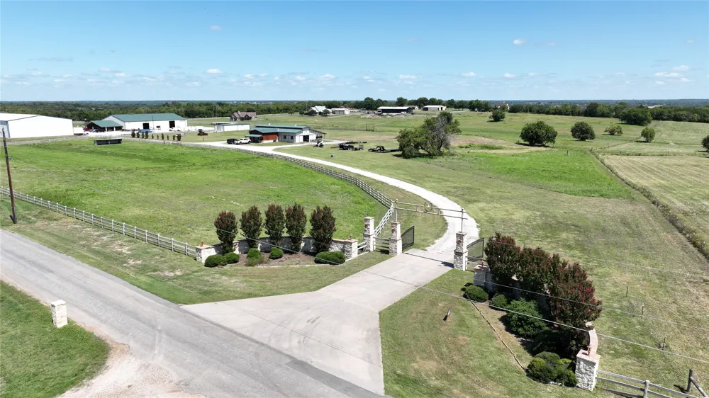 1253 HILL STREET Van Alstyne, TX 75495