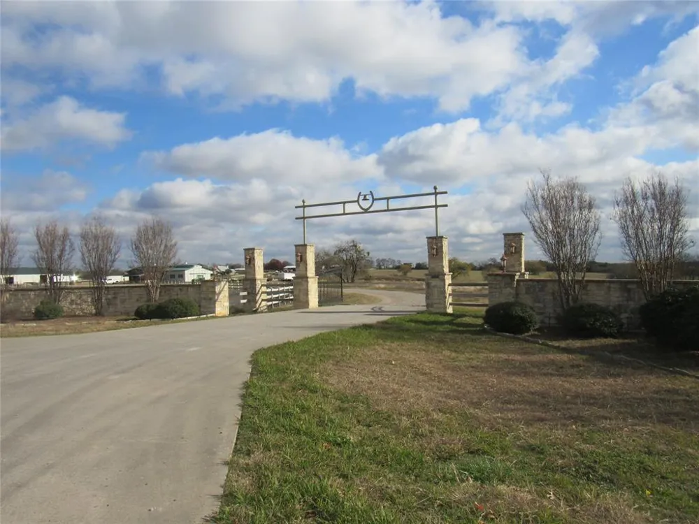 1253 HILL STREET Van Alstyne, TX 75495
