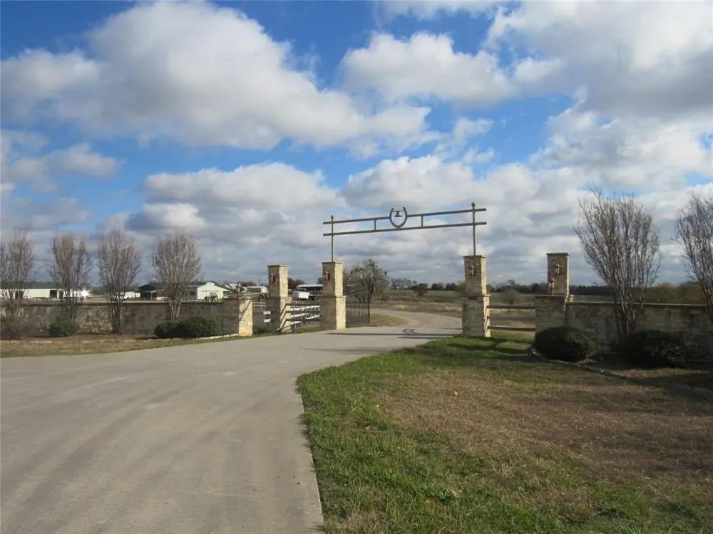 1253 HILL STREET Van Alstyne, TX 75495