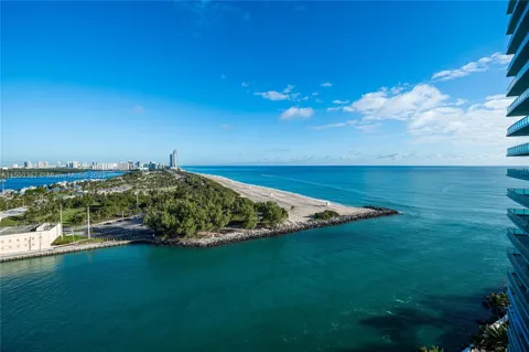 10295 Collins Ave #121716