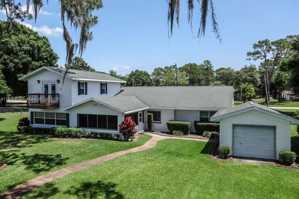 1608 Lake Clay Drive Lake Placid, FL 33852