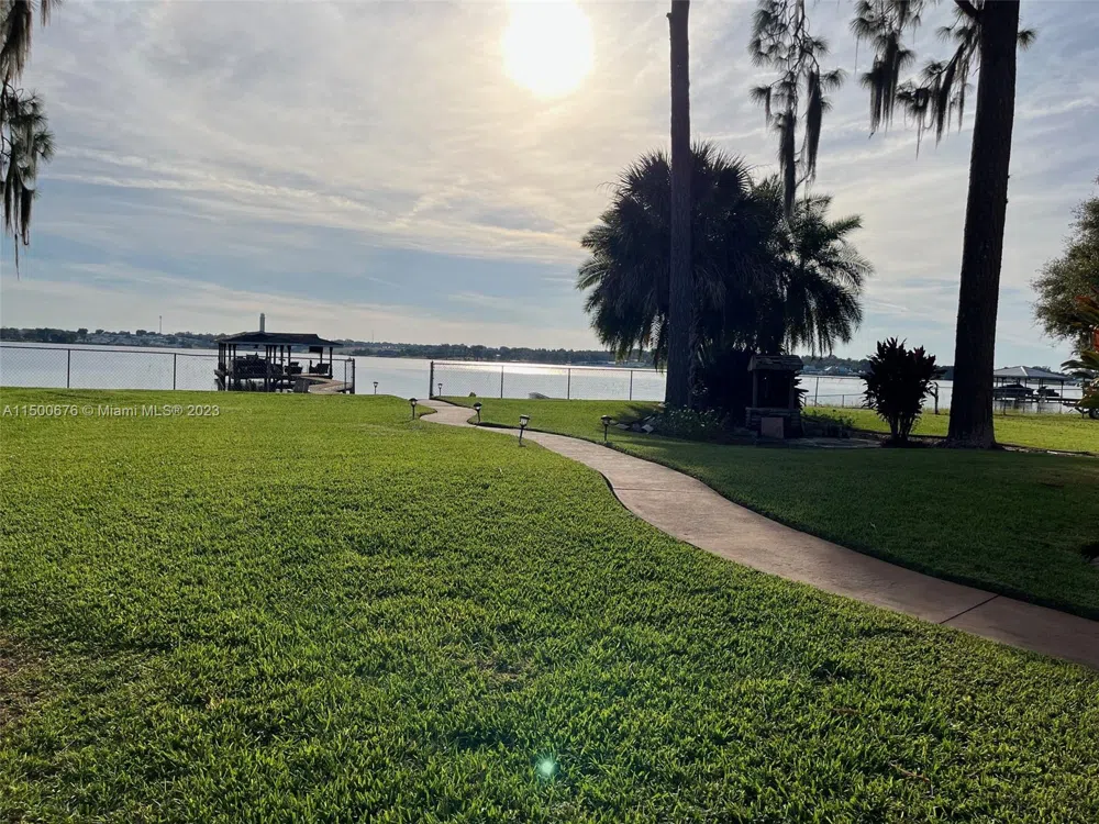 1608 Lake Clay Drive Lake Placid, FL 33852