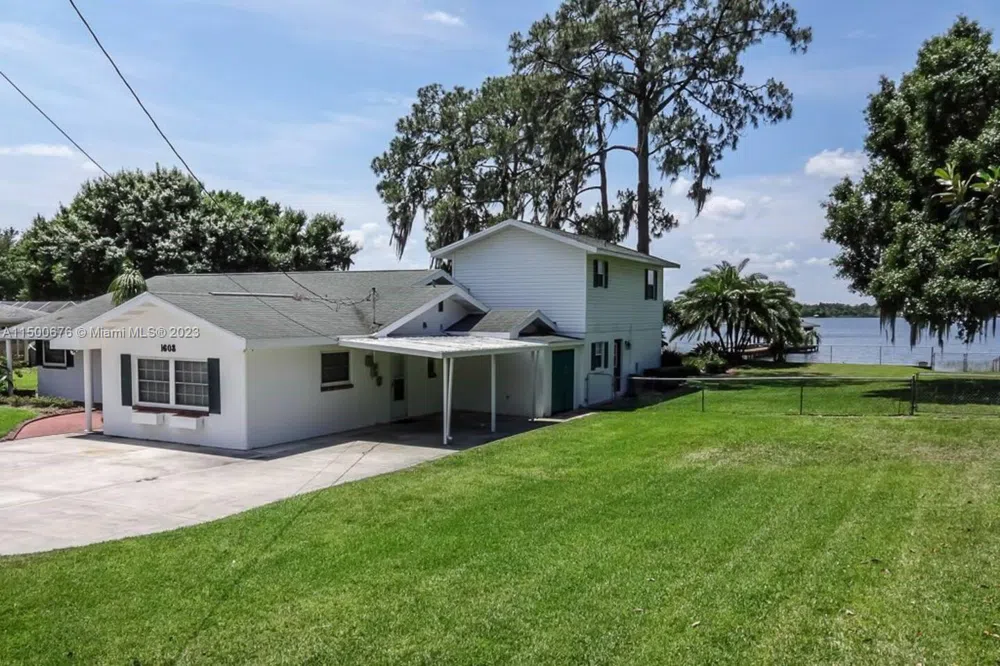 1608 Lake Clay Drive Lake Placid, FL 33852