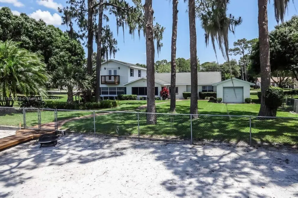1608 Lake Clay Drive Lake Placid, FL 33852