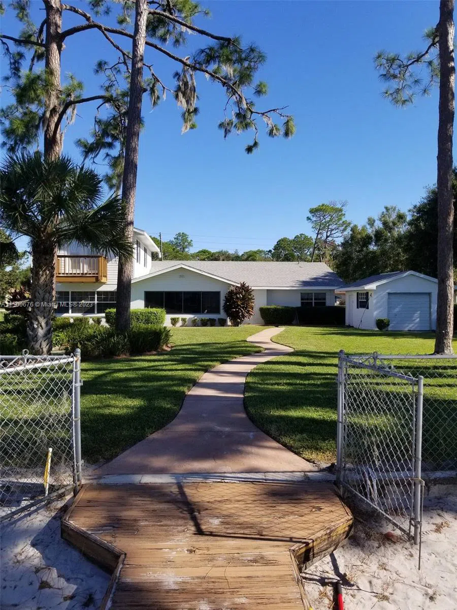1608 Lake Clay Drive Lake Placid, FL 33852