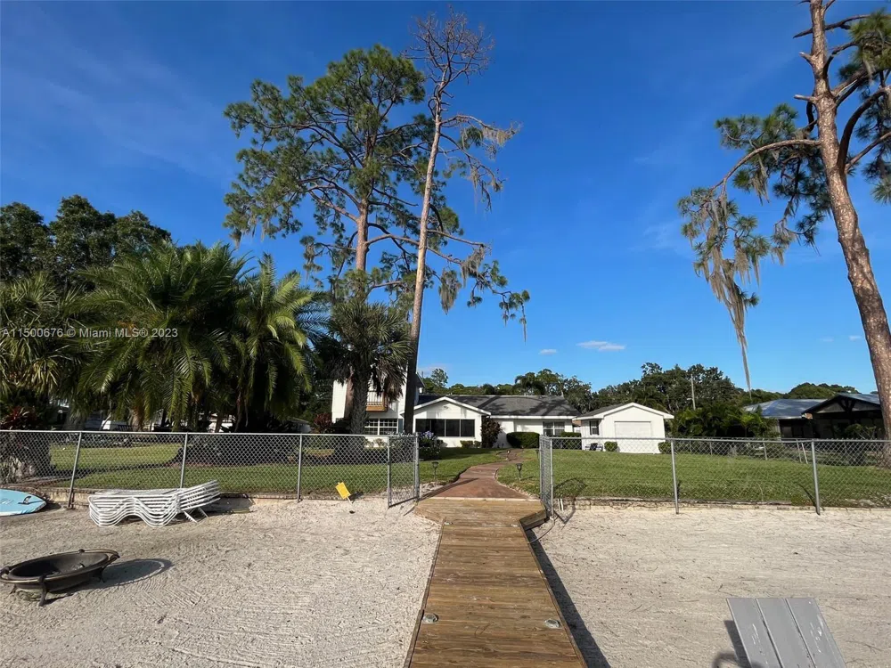 1608 Lake Clay Drive Lake Placid, FL 33852