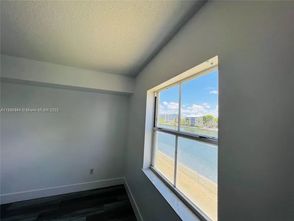8260 SW 210th St #220 Cutler Bay, FL 33189