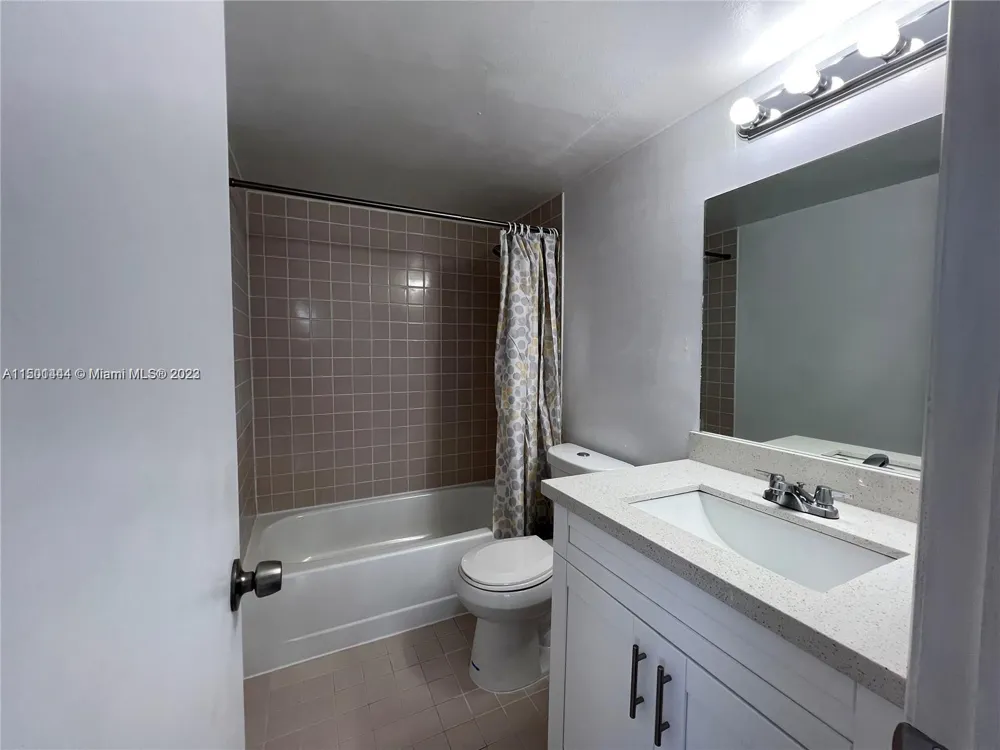 8260 SW 210th St #220 Cutler Bay, FL 33189