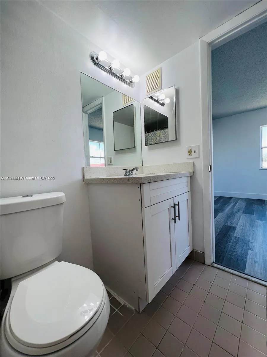 8260 SW 210th St #220 Cutler Bay, FL 33189