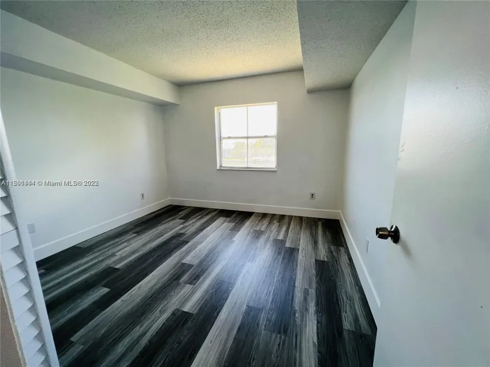 8260 SW 210th St #220 Cutler Bay, FL 33189