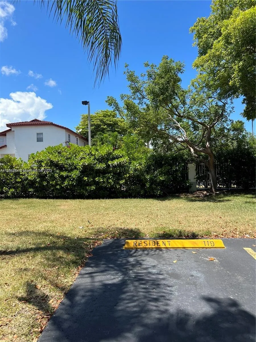 8260 SW 210th St #220 Cutler Bay, FL 33189