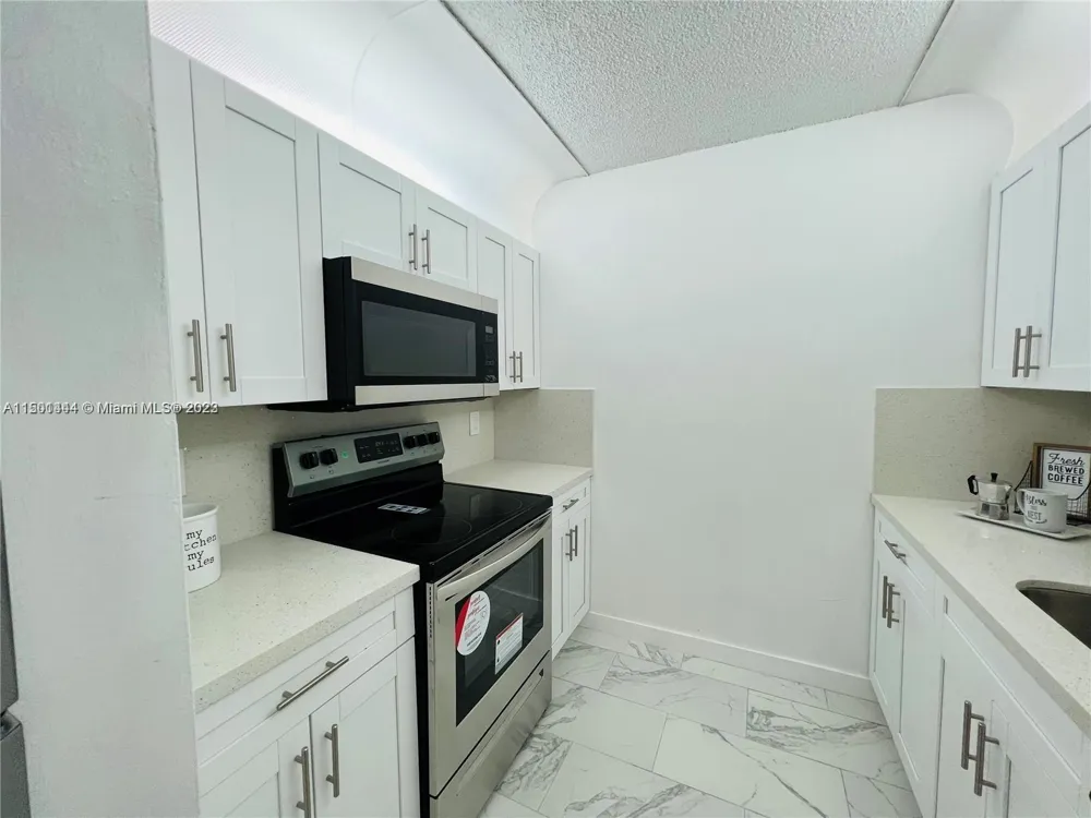 8260 SW 210th St #220 Cutler Bay, FL 33189