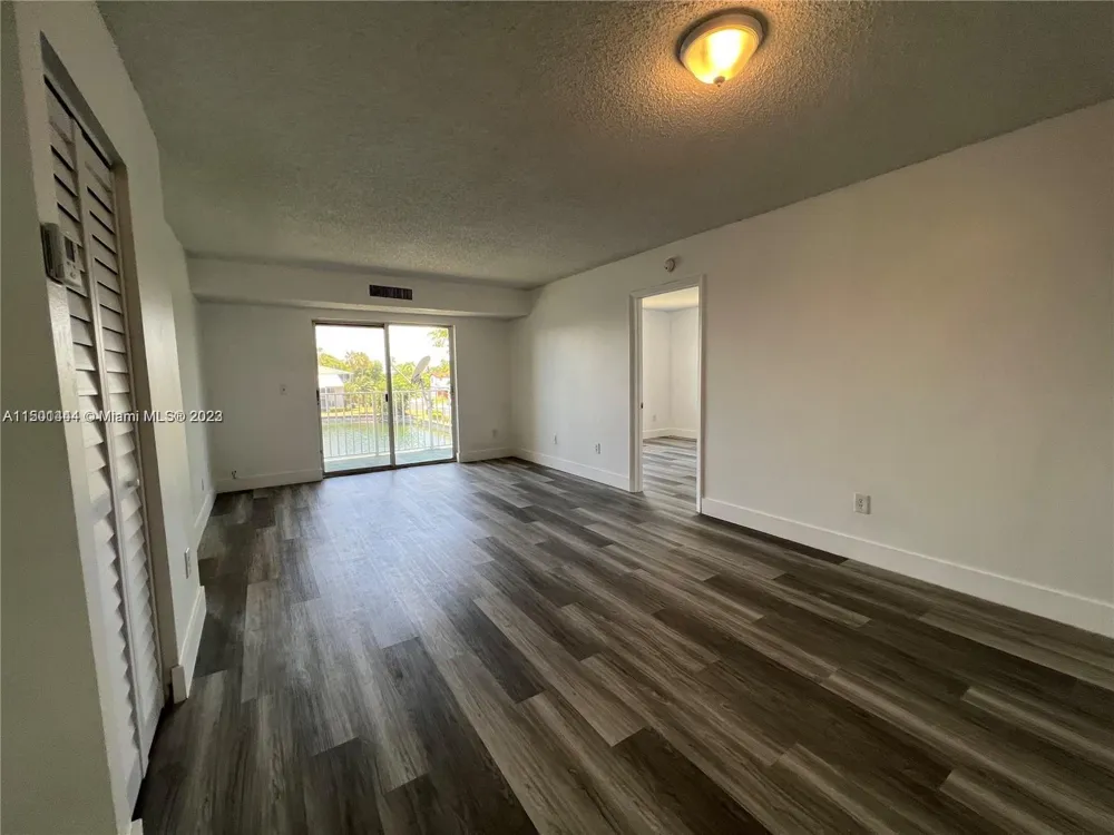 8260 SW 210th St #220 Cutler Bay, FL 33189