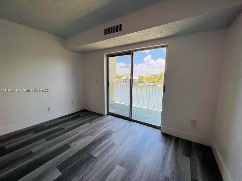 8260 SW 210th St #220 Cutler Bay, FL 33189