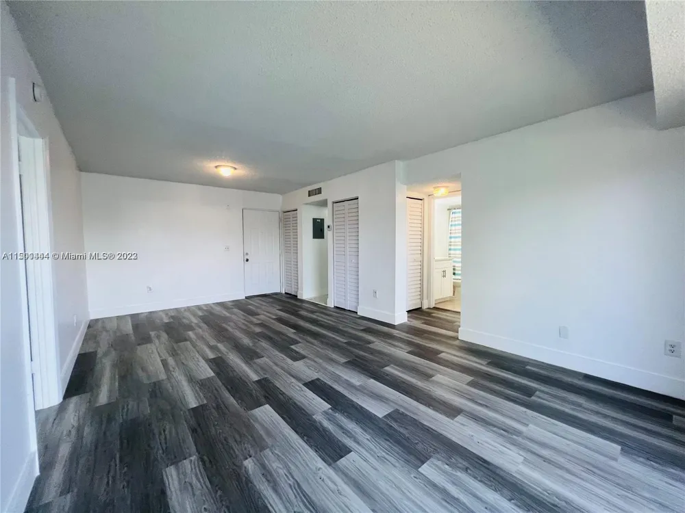8260 SW 210th St #220 Cutler Bay, FL 33189