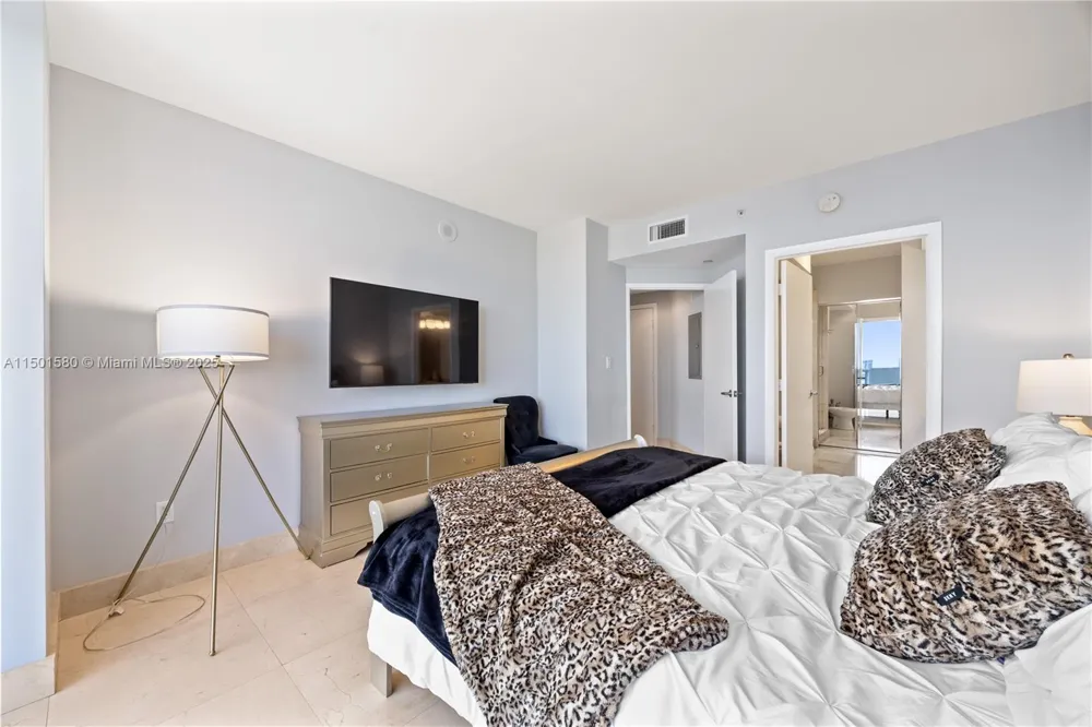 6365 Collins Ave #4106 Miami Beach, FL 33141