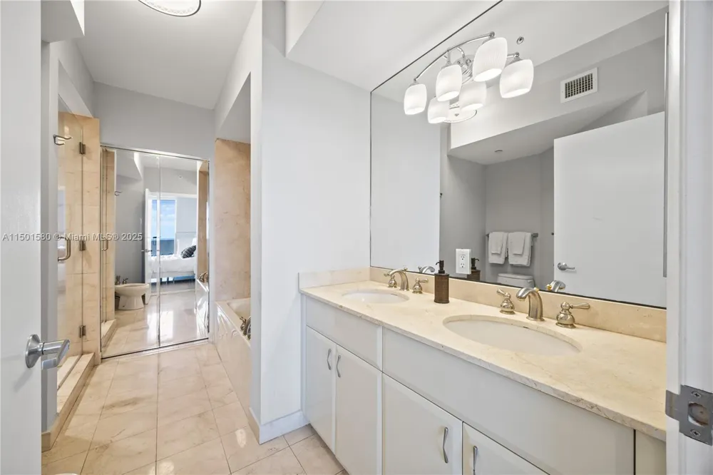 6365 Collins Ave #4106 Miami Beach, FL 33141