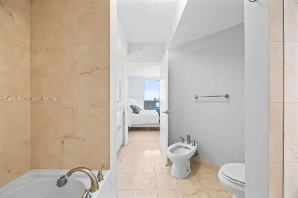 6365 Collins Ave #4106 Miami Beach, FL 33141