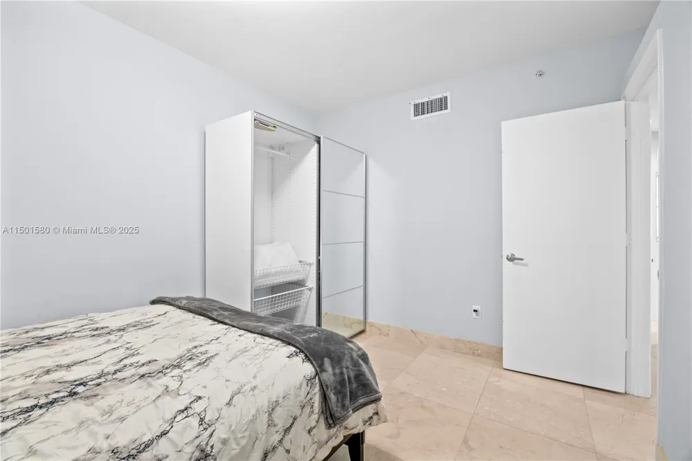 6365 Collins Ave #4106 Miami Beach, FL 33141