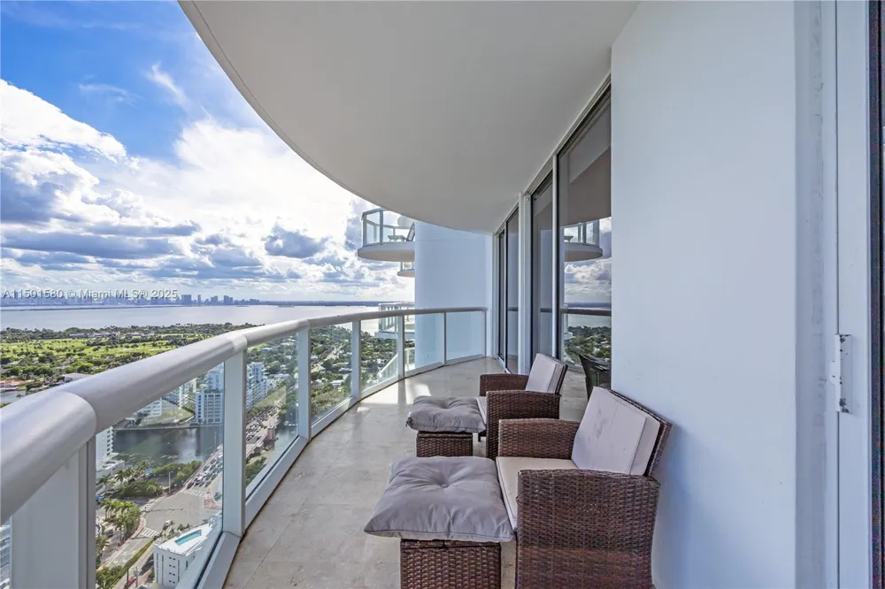 6365 Collins Ave #4106 Miami Beach, FL 33141