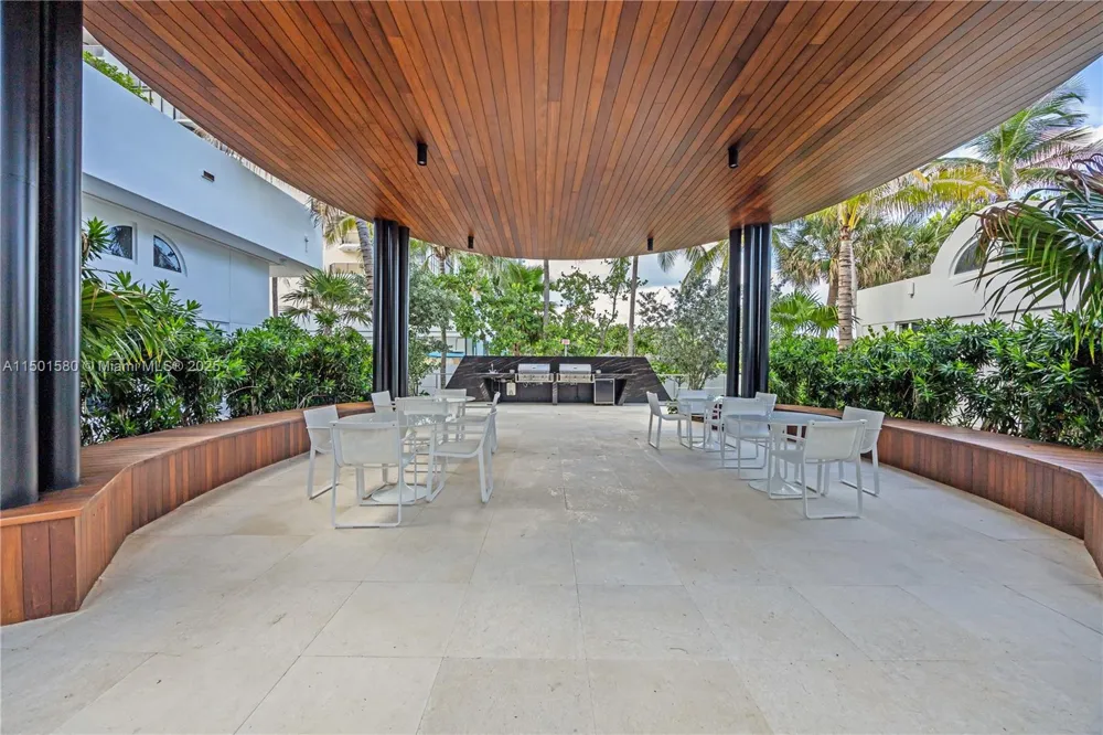 6365 Collins Ave #4106 Miami Beach, FL 33141