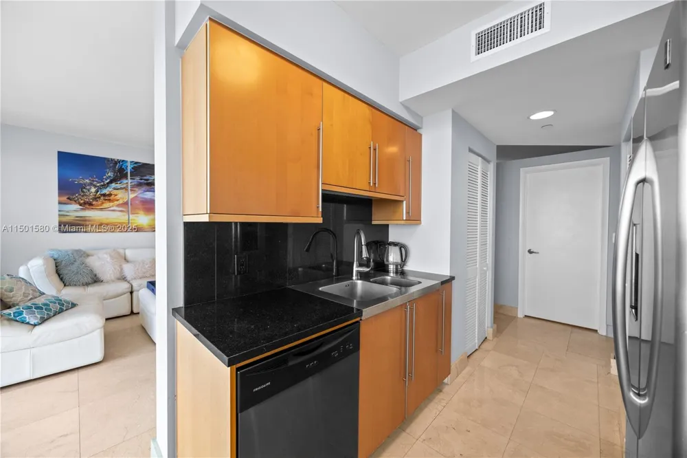 6365 Collins Ave #4106 Miami Beach, FL 33141