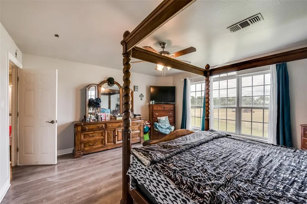 5646 US Highway 69 Celeste, TX 75423