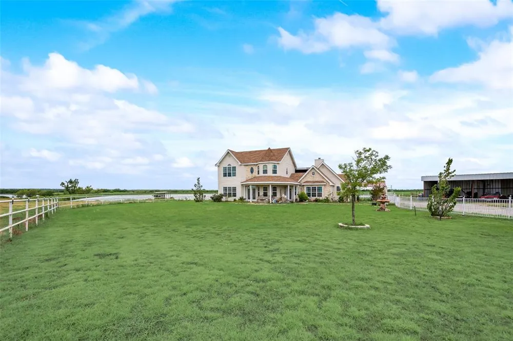 5646 US Highway 69 Celeste, TX 75423
