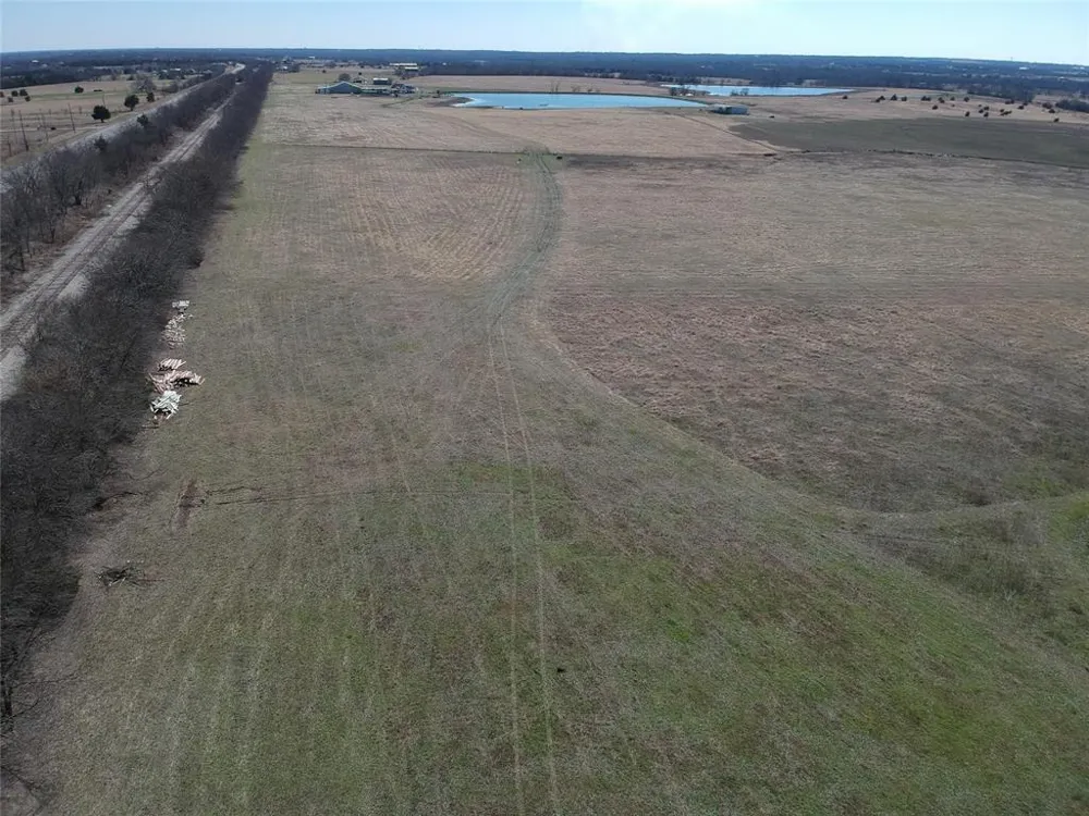 5646 US Highway 69 Celeste, TX 75423