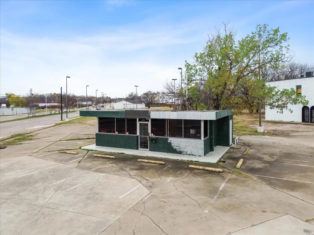 3333 Cedar Crest Boulevard Dallas, TX 75203