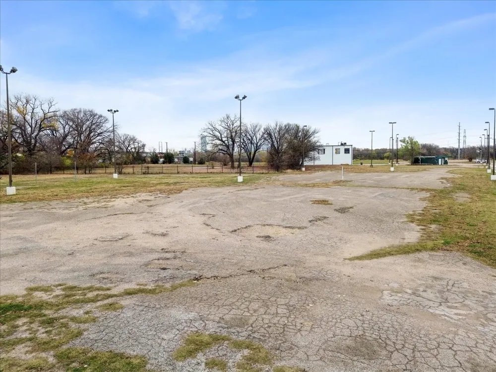 3333 Cedar Crest Boulevard Dallas, TX 75203