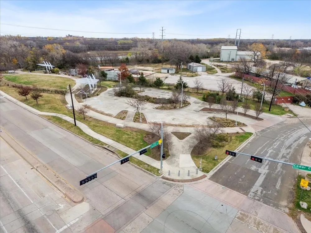 3333 Cedar Crest Boulevard Dallas, TX 75203