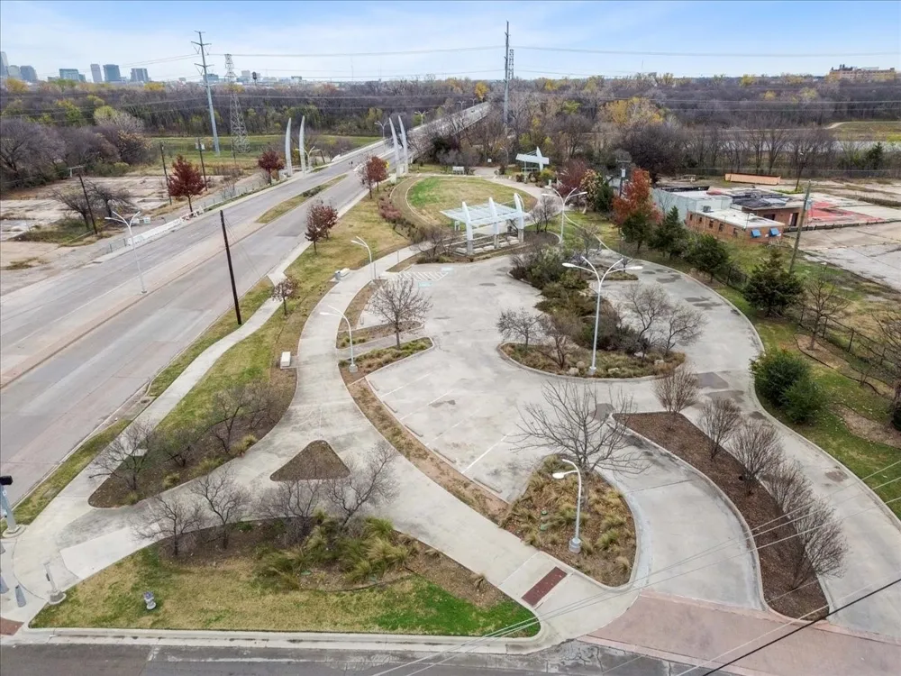 3333 Cedar Crest Boulevard Dallas, TX 75203